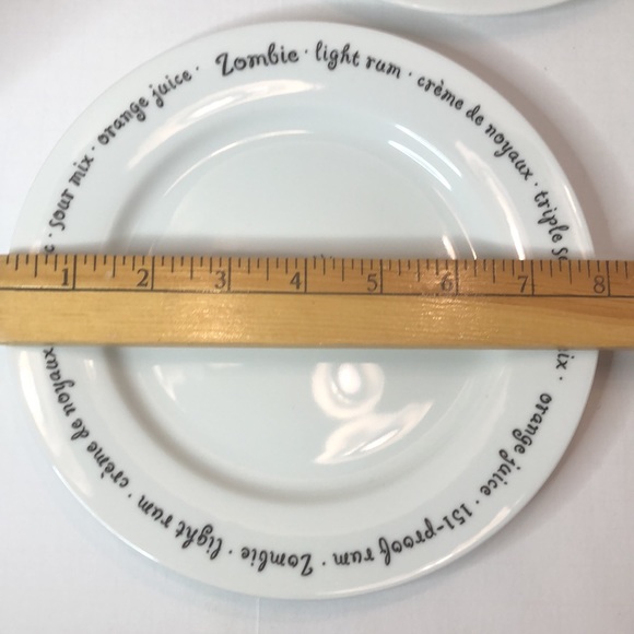 Set of 4 Pottery Barn 8 inch Appetizer Plates Bar Lingo Mixed Drinks - Picture 3 of 3